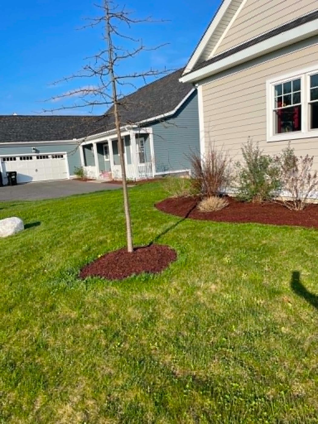 New mulch bed wrapping a home's foundation